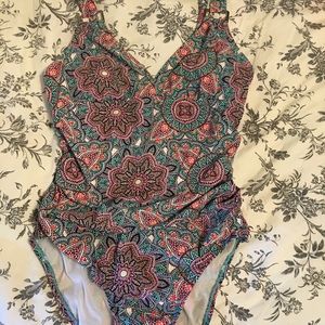 Beautiful swim suit with ruche in the front
